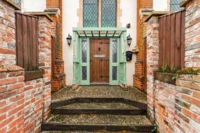 Host & Stay - The Nave
